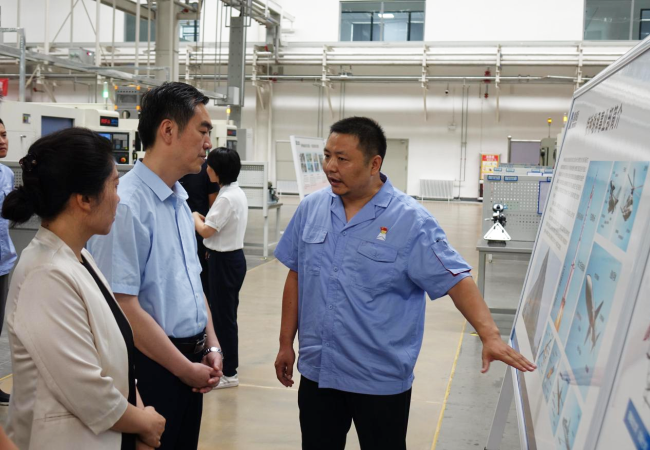 河南省工信厅党组成员、副厅长孙永民一行莅临公司考察调研